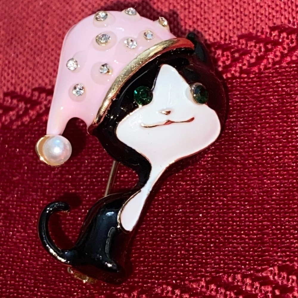 5/$10❤️❤️❤️NEW Gold Toned Rhinestoned Sleepy Black Cat Green Eyes Broach